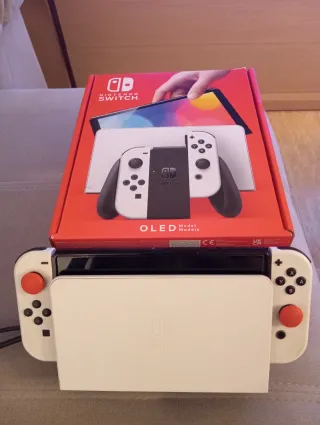 Nintendo Switch OLED Bianca