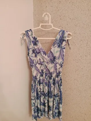 Vestido estampado floral azul y blanco