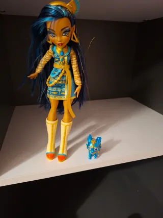 Muñeca Monster High Cleo De Nile con mascota