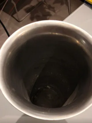 Jarrón metálico plateado