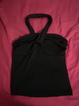 Top negro halter cruzado
