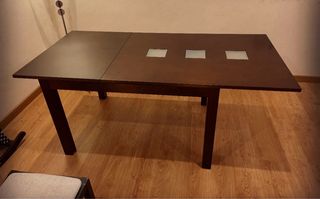 Gioco da tavolo e 4 sedie