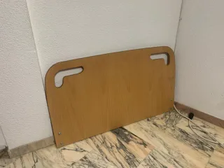 Cabecero de madera marrón