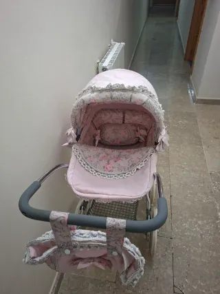 Carretto per bambole rosa floreale