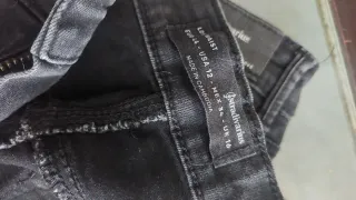 Pantalón vaquero negro