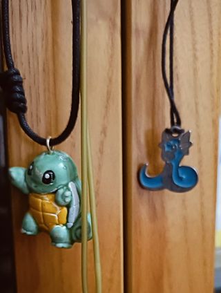 Llaveros Simpsons y Colgantes Pokemon