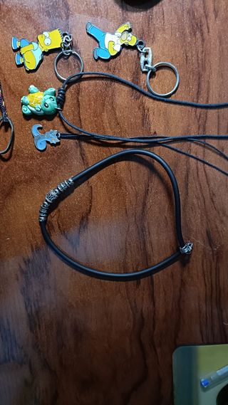 Llaveros Simpsons y Colgantes Pokemon