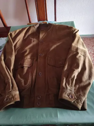 Cazadora de piel marrón