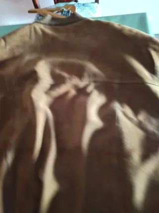 Cazadora de piel marrón