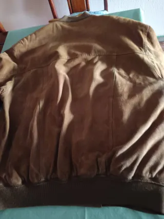 Cazadora de piel marrón