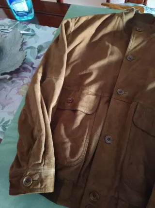 Cazadora de piel marrón