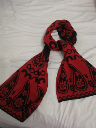 Bufanda preciosa roja y negra
