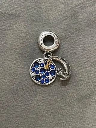 Charm Santa Claus en la Luna