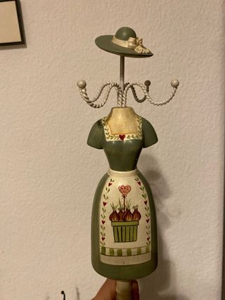 Porta joyas figura mujer y vestido