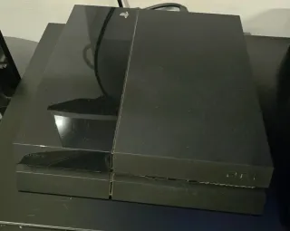 PS4 + 2 controller