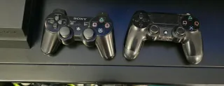 PS4 + 2 controller