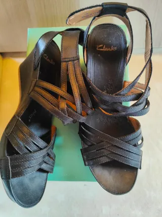Sandalias cuña Clarks negras