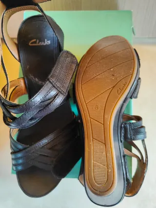 Sandalias cuña Clarks negras