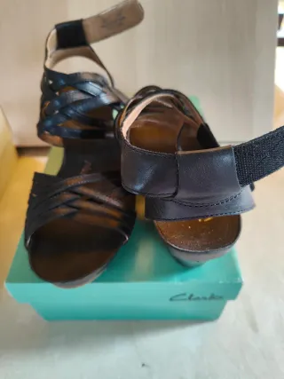Sandalias cuña Clarks negras