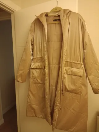 Anorak champán tres cuartos con capucha