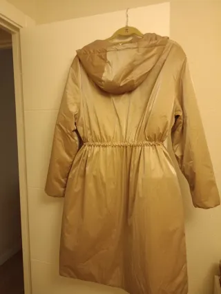 Anorak champán tres cuartos con capucha