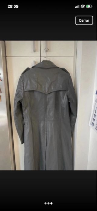 Gabardina de piel gris