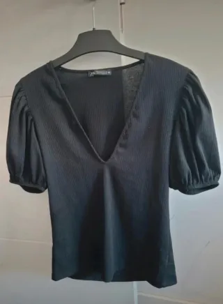 Camiseta Zara Negra Manga Abullonada