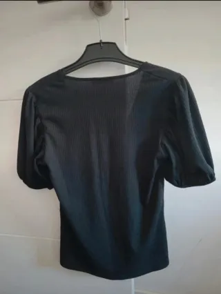 Camiseta Zara Negra Manga Abullonada