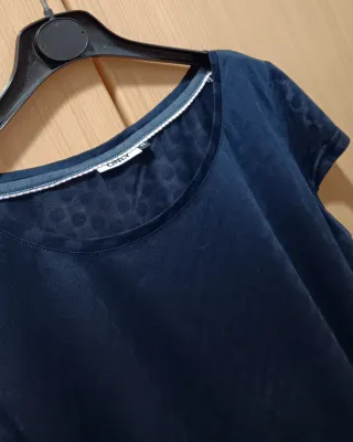 Camiseta ONLY azul marino talla M transparente