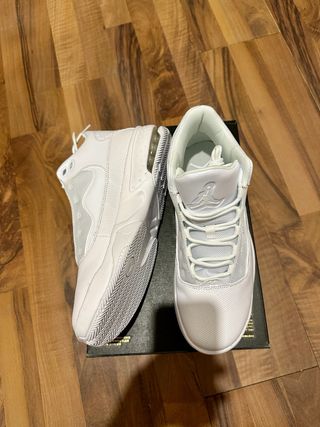 Jordan Max Aura 2 Scarpe da Ginnastica Bianche
