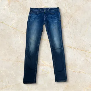 Vaqueros Levis azul marino