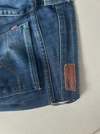 Vaqueros Levis azul marino
