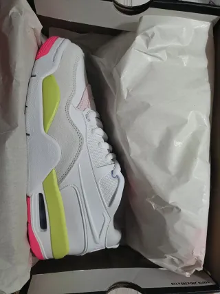 Zapatillas Nike Jordan Blancas y Rosas