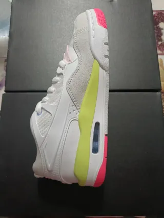 Zapatillas Nike Jordan Blancas y Rosas