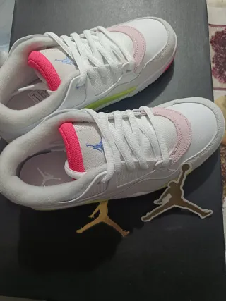 Zapatillas Nike Jordan Blancas y Rosas