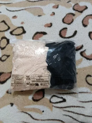 Lote de 6 braguitas de encaje.