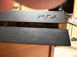 PS4 (PlayStation 4) con 7 giochi senza controller