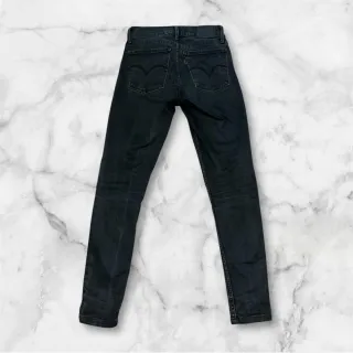 Vaqueros Levis negros