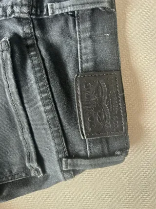 Vaqueros Levis negros