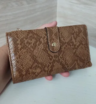 Cartera monedero camel con detalle dorado