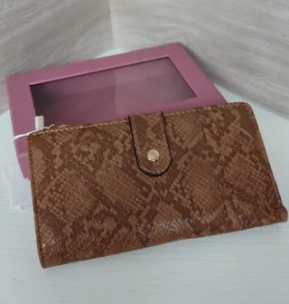 Cartera monedero camel con detalle dorado