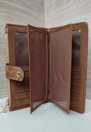 Cartera monedero camel con detalle dorado