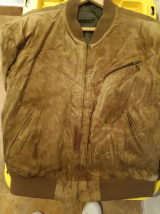 Cazadora bomber de piel ante marrón