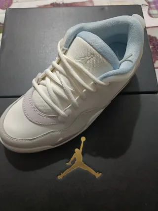 Zapatillas Nike Air Jordan Gris y Blanco