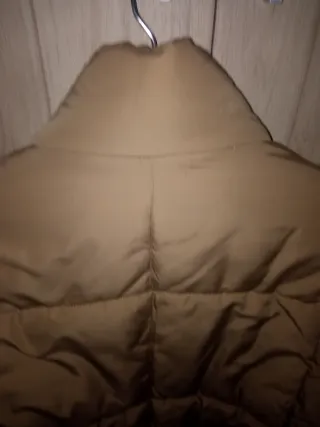 Cazadora acolchada beige