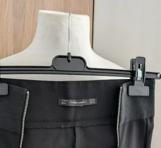 Pantalon pitillo elástico con cremalleras   Zara