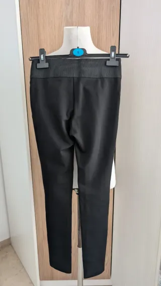 Pantalon pitillo elástico con cremalleras   Zara