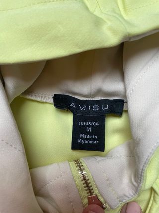 Chaqueta con capucha y cremallera