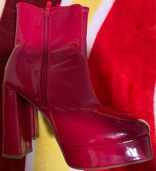 Botines rojos de plataforma