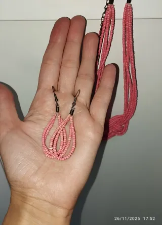 Conjunto collar y pendientes rosa